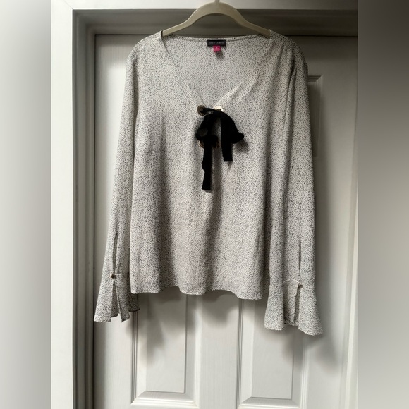 Vince Camuto Tops - Vince Camuto Cream Blouse with Black Accent